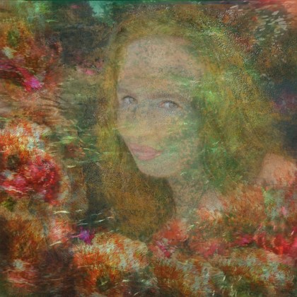 Peinture numérique une jeune fille, dans une ronde de fleurs